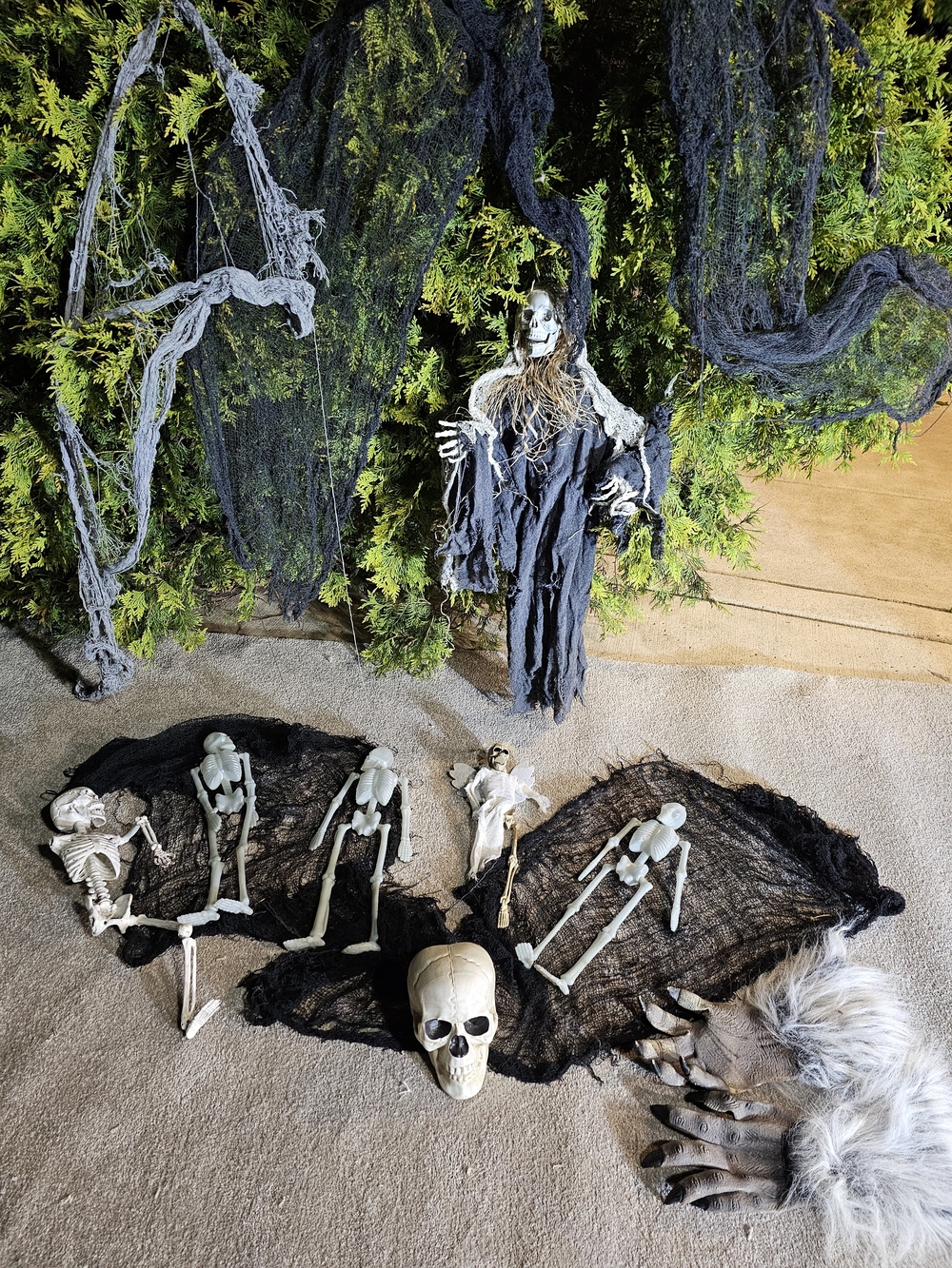 Spooky Halloween Hanging Grim Reaper and Skeleton Set - Black and Gray